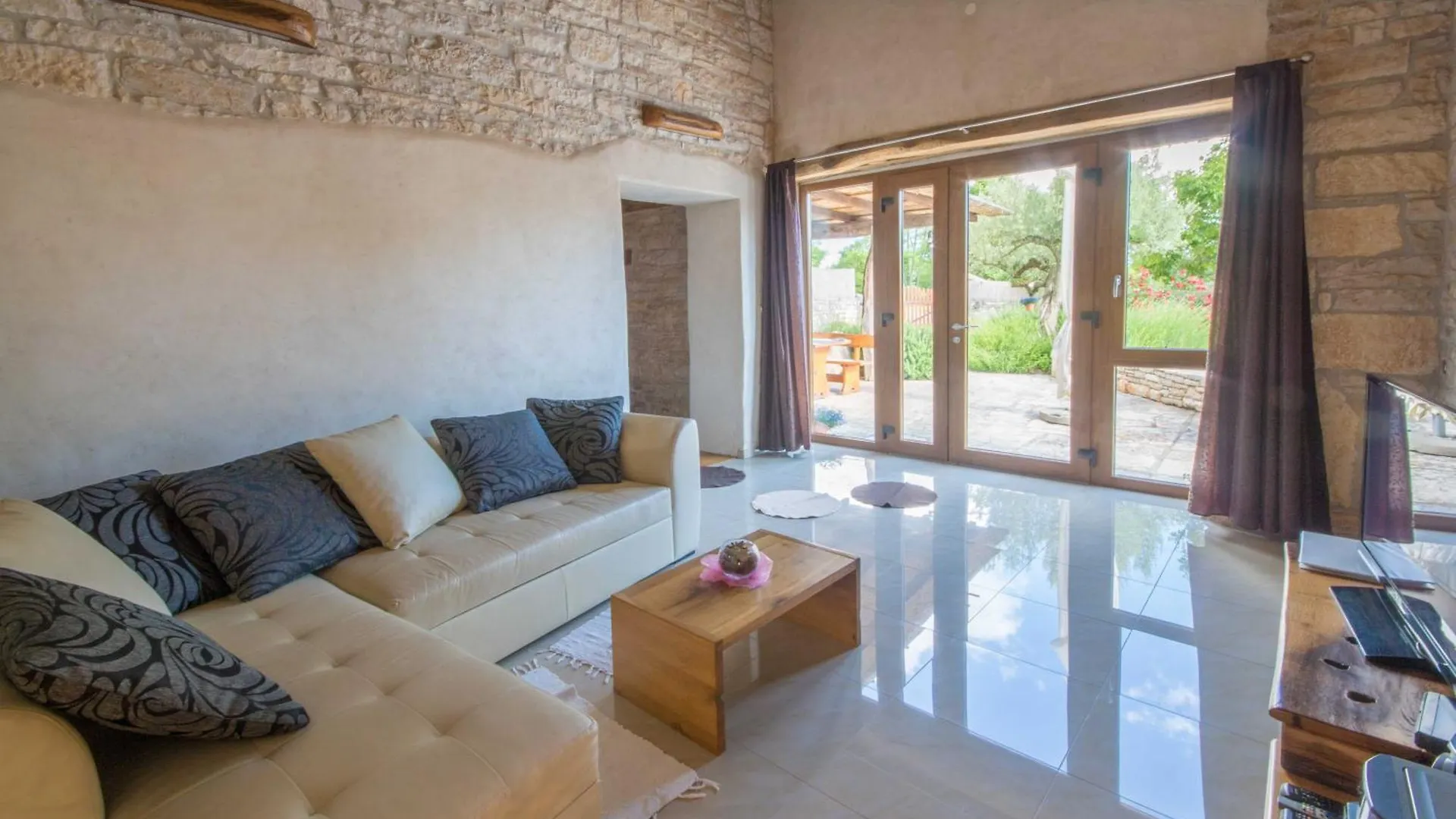 Villa Irena, A Romantic Villa Nestled In The Heart Of Istria Pulici